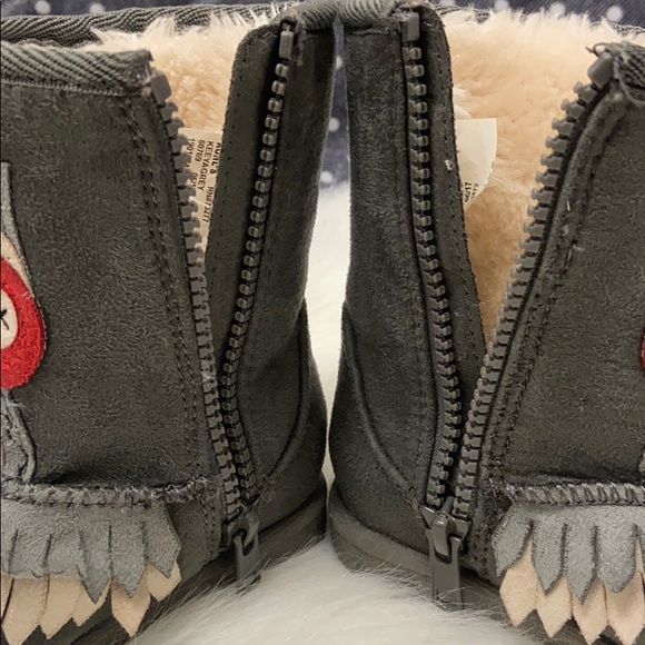 Toddler size 6 adorable gray fuzzy lined boots - Picture 8 of 8
